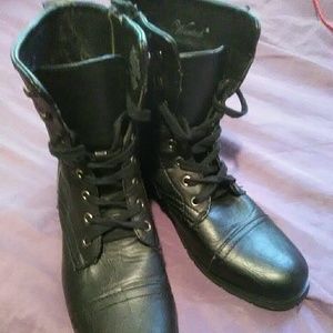 Black short top boots